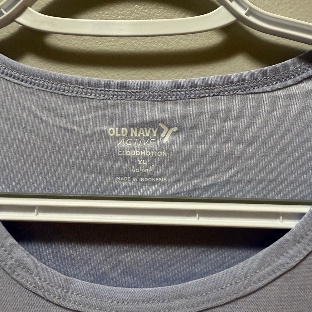 Old Navy Cloud Motion Top NWT - Picture 4 of 4